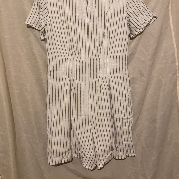 BGBGENERATION Striped Button-Front Romper - Picture 4 of 7